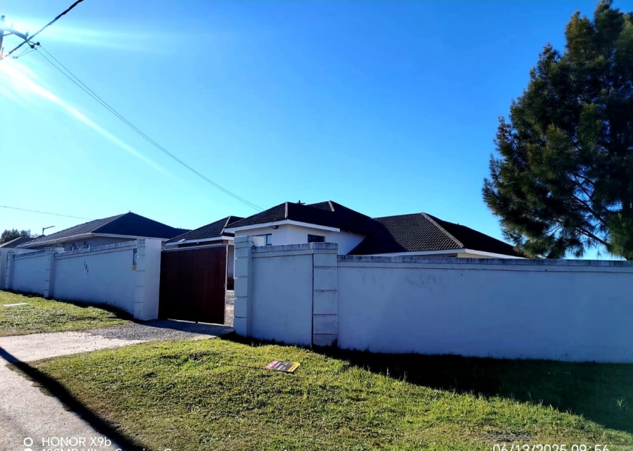 5 Bedroom Property for Sale in Amalinda Eastern Cape